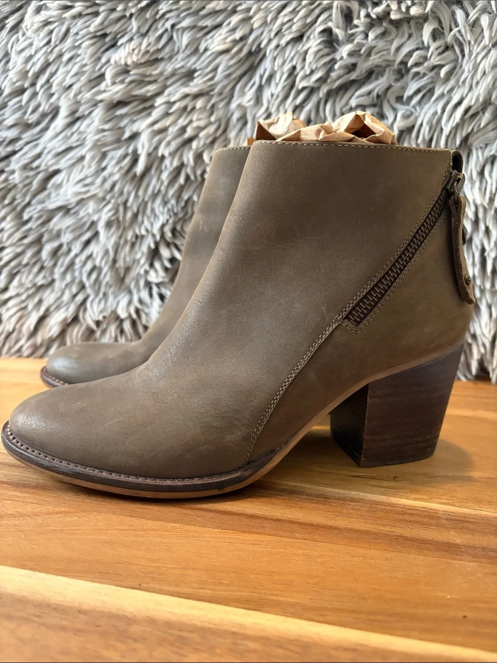 Blondo sleek nubuck